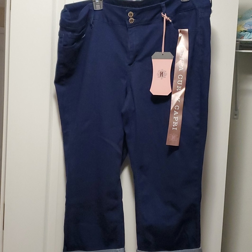 Dark rinse stretch capris